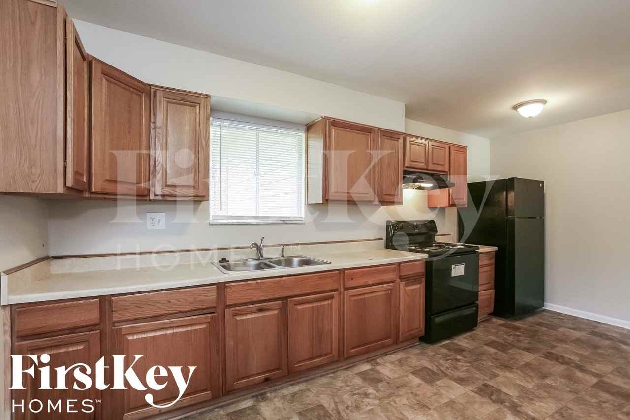 5779 N Alton Ave - Photo 3 of 15