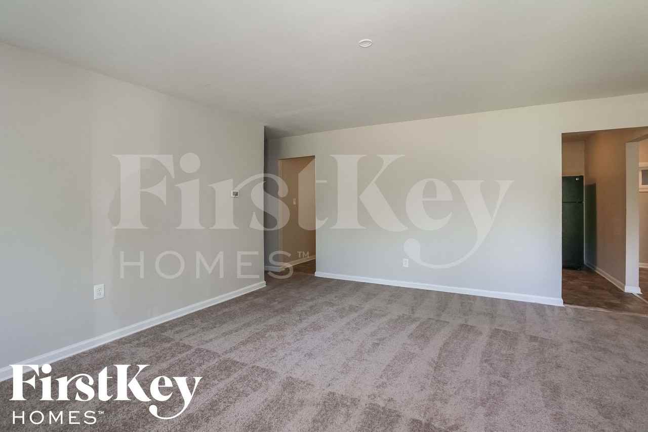 5779 N Alton Ave - Photo 4 of 15