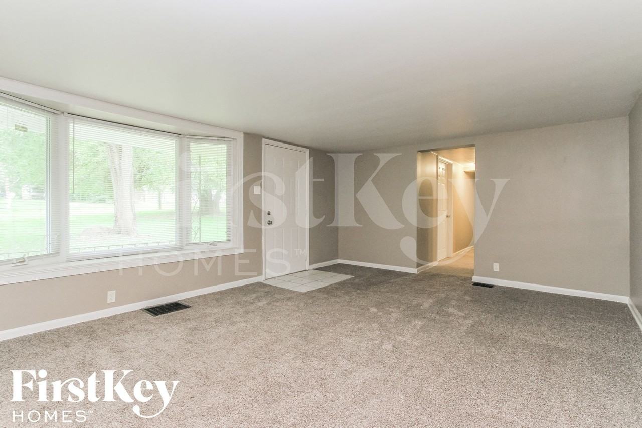 5452 W Southport Rd - Photo 2 of 15