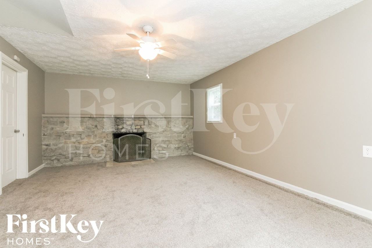 5452 W Southport Rd - Photo 4 of 15