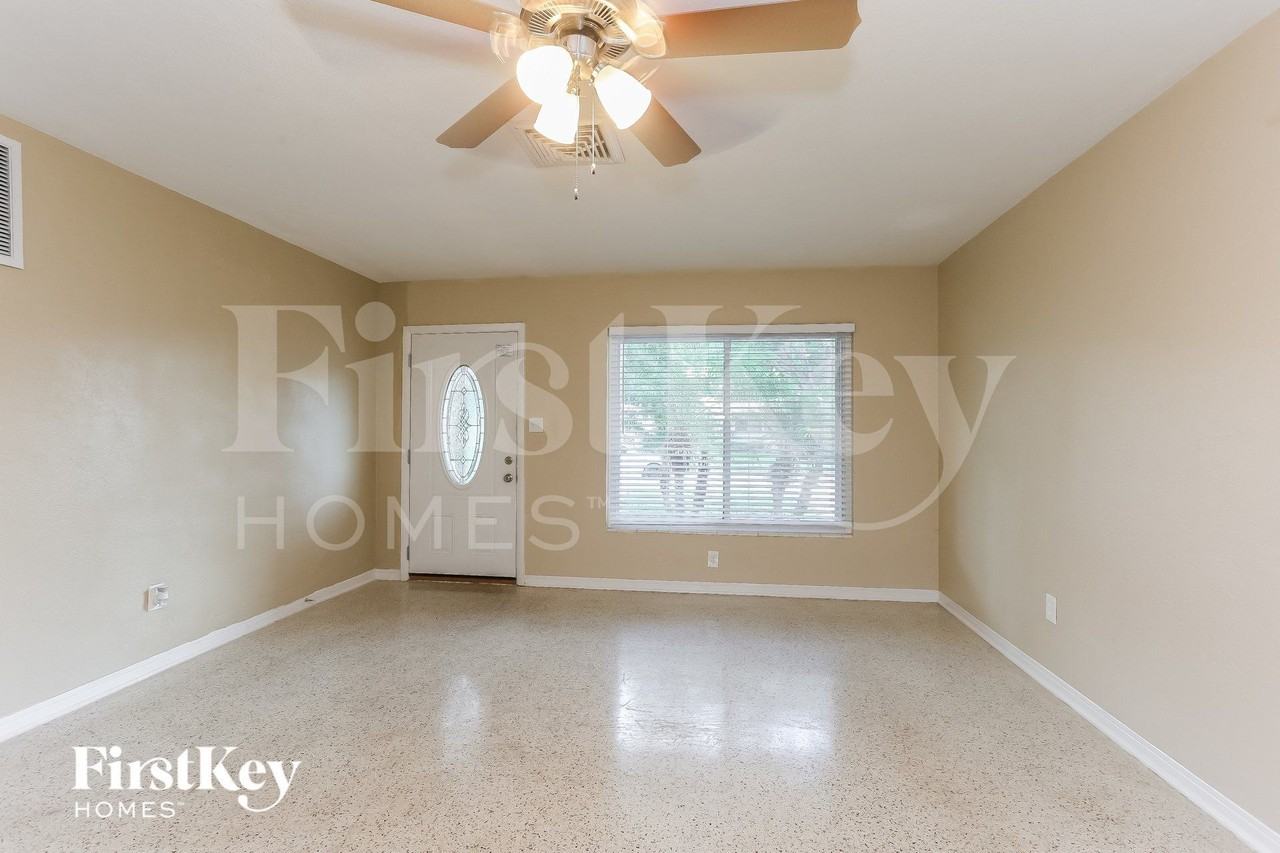 5425 13th Ave N - Photo 2 of 15