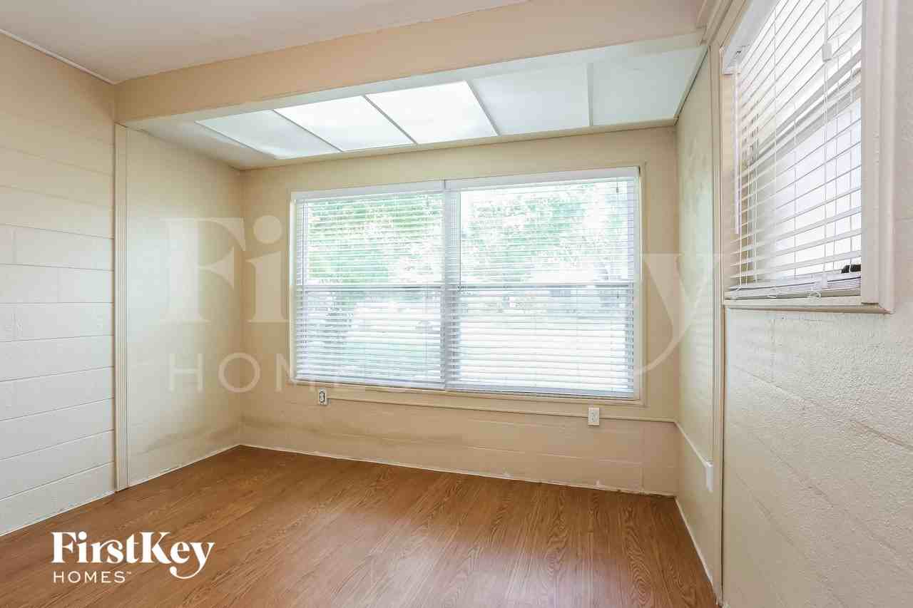 5425 13th Ave N - Photo 3 of 15