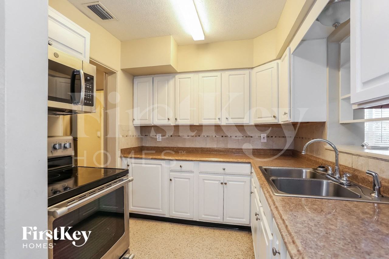 5425 13th Ave N - Photo 4 of 15