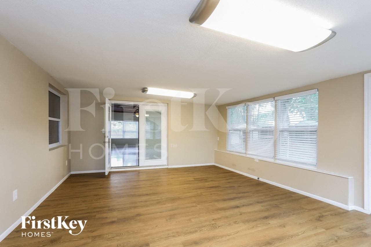 5425 13th Ave N - Photo 7 of 15