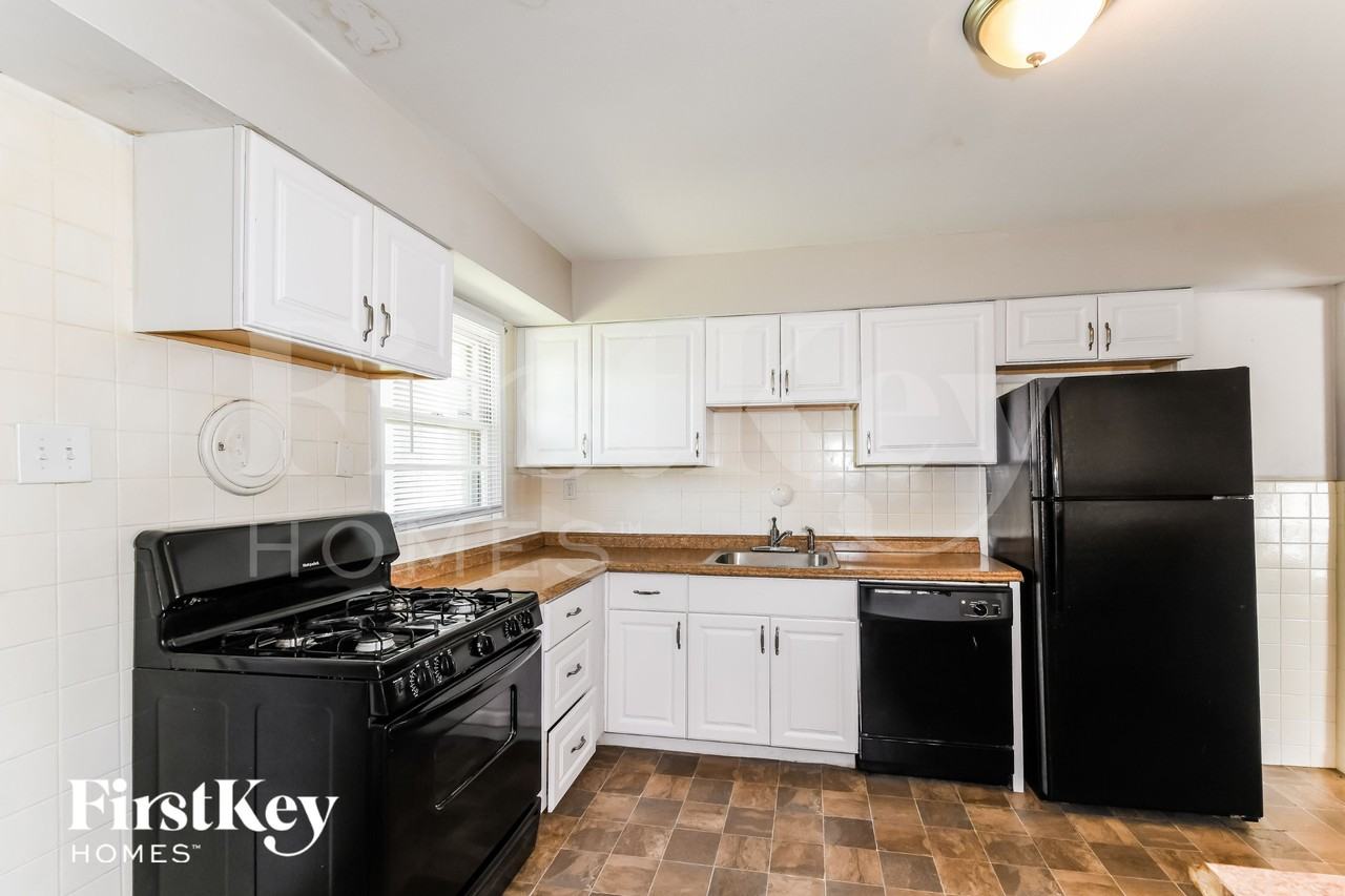 535 Saint Anthony Ln - Photo 7 of 15