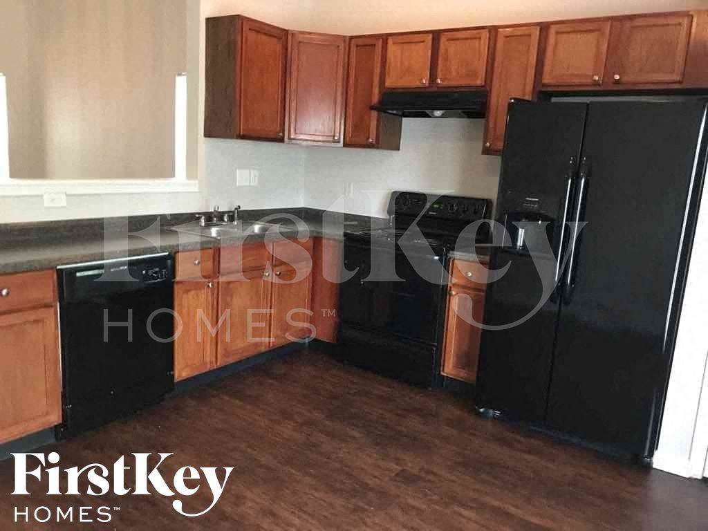 5339 Greensward Lane - Photo 5 of 10