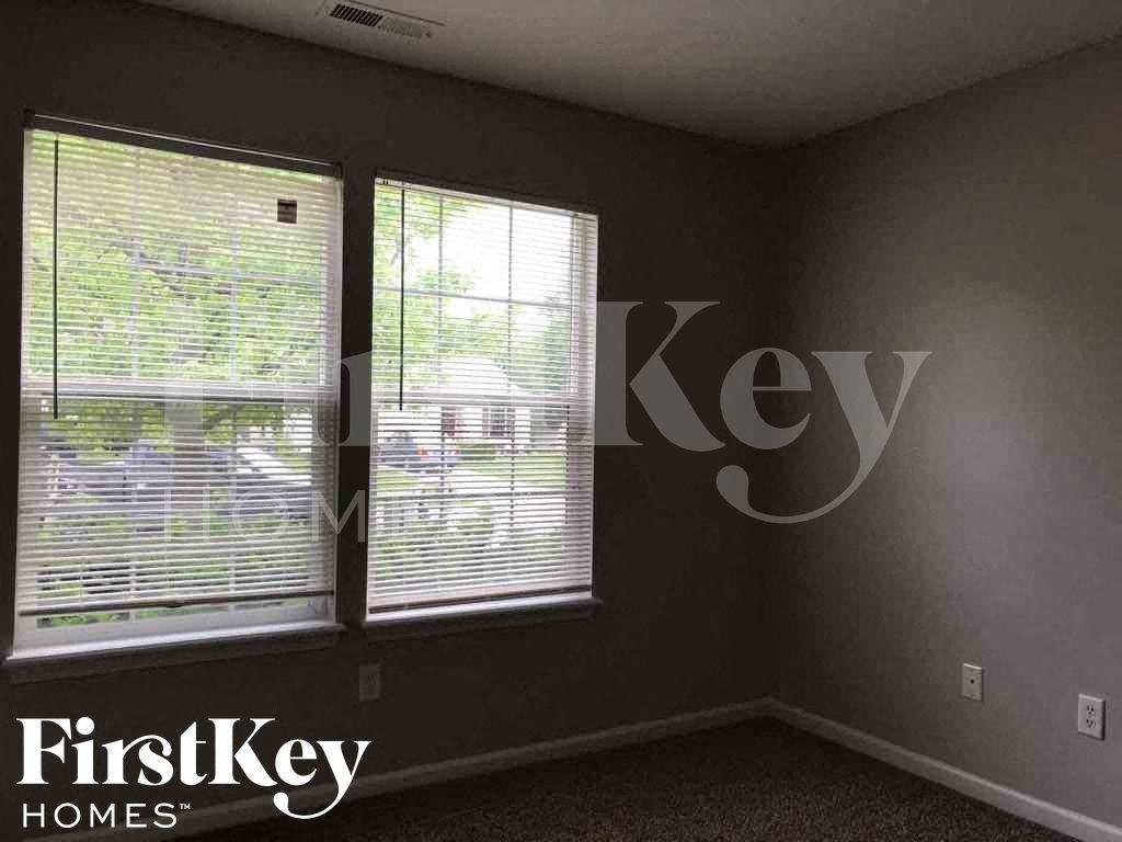 5339 Greensward Lane - Photo 7 of 10