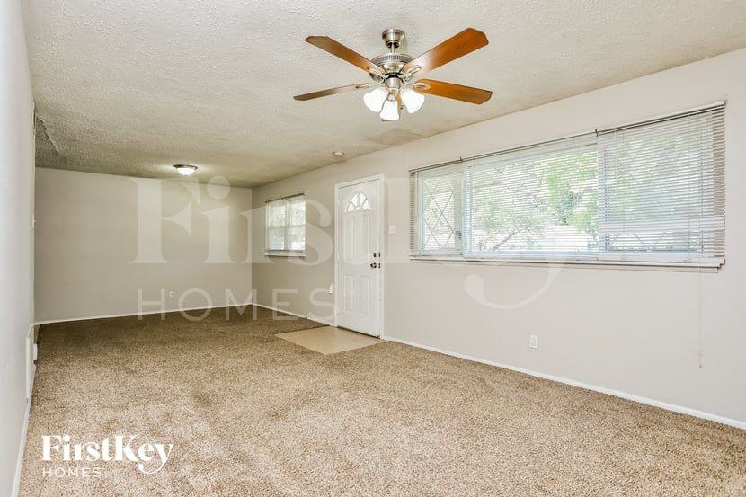 508 Saratoga Ln - Photo 4 of 15