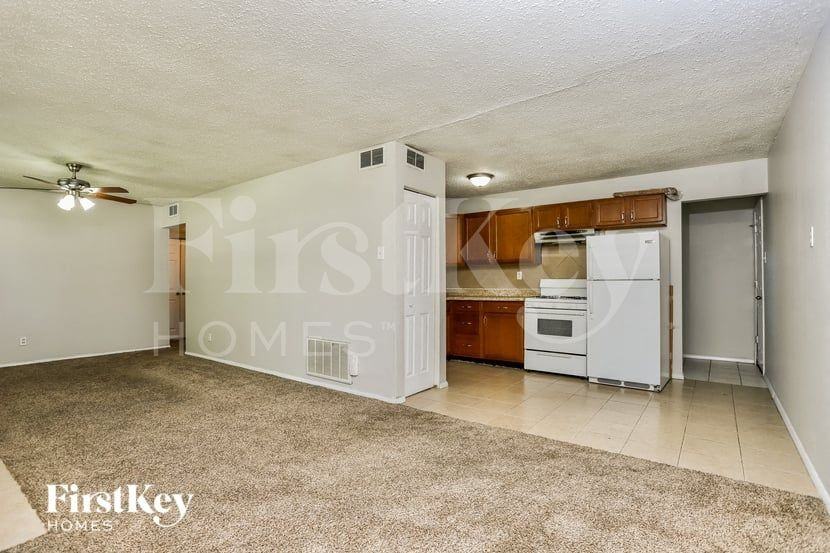 508 Saratoga Ln - Photo 5 of 15