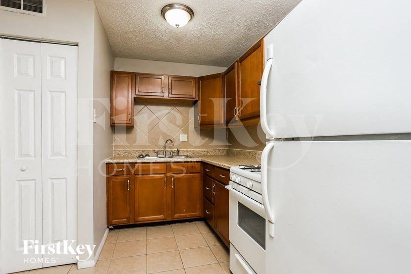 508 Saratoga Ln - Photo 7 of 15