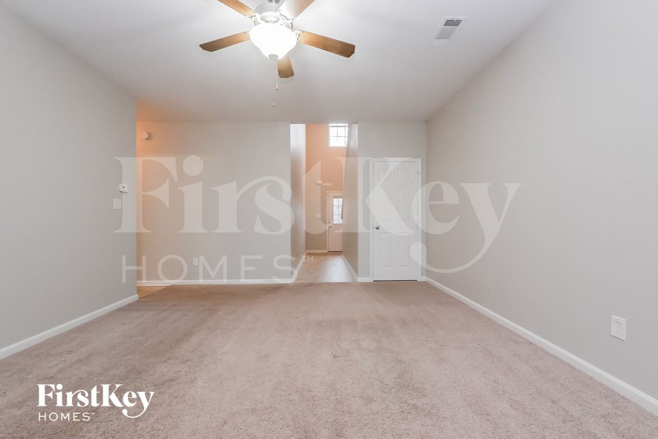 5052 Pioneer Pkwy - Photo 2 of 15