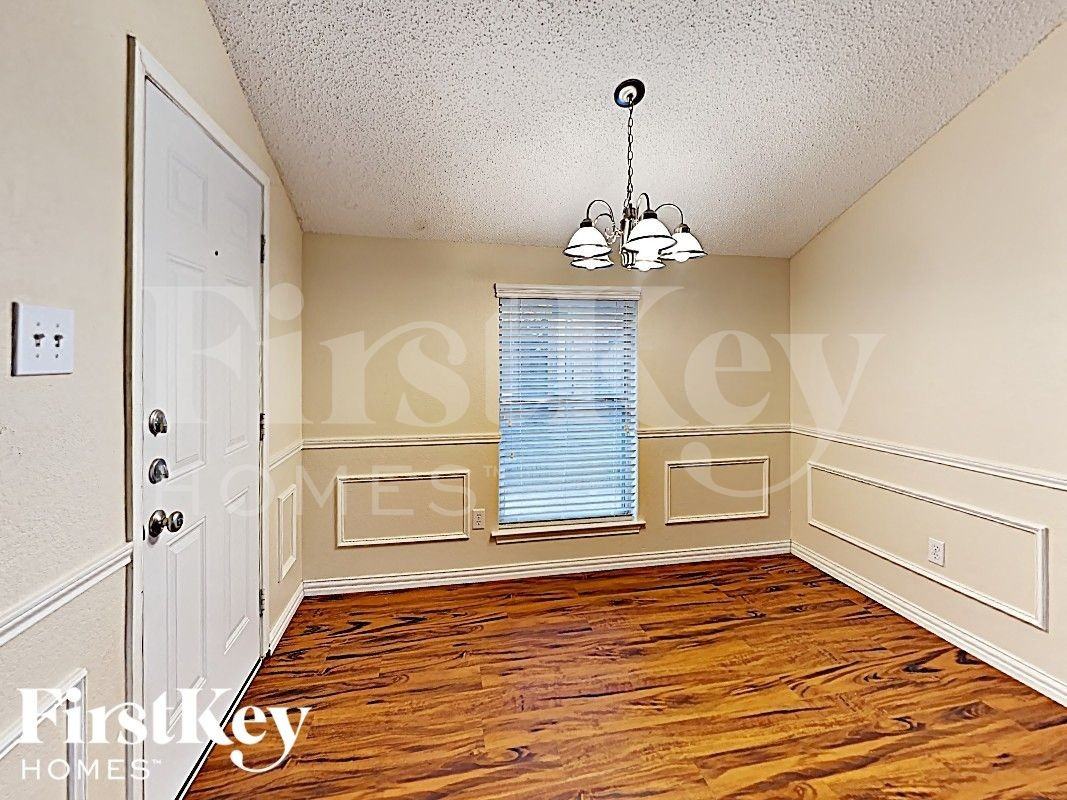 504 Mockingbird Drive - Photo 3 of 17