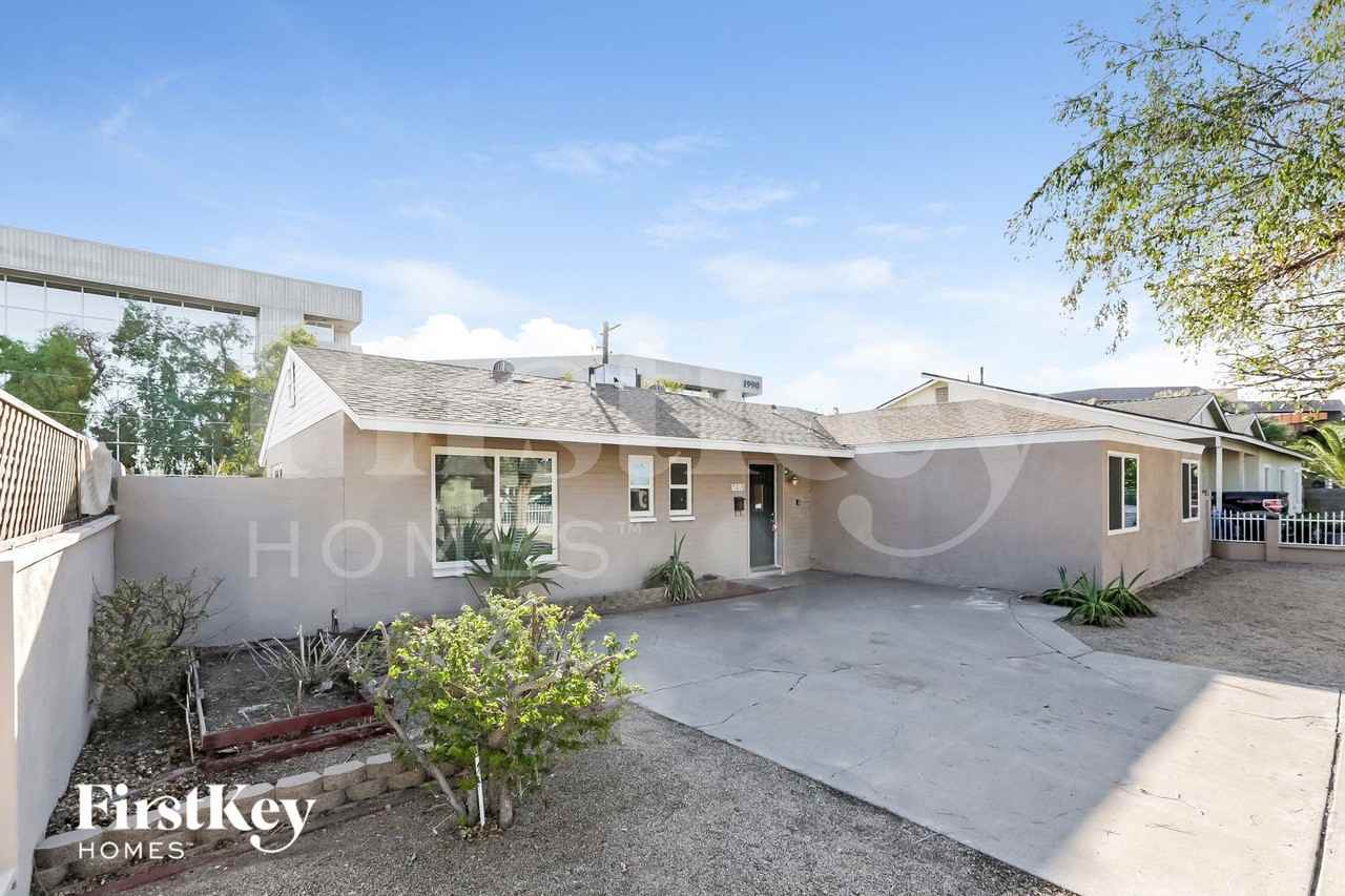 5015 N 20th Ave - Photo 2 of 15