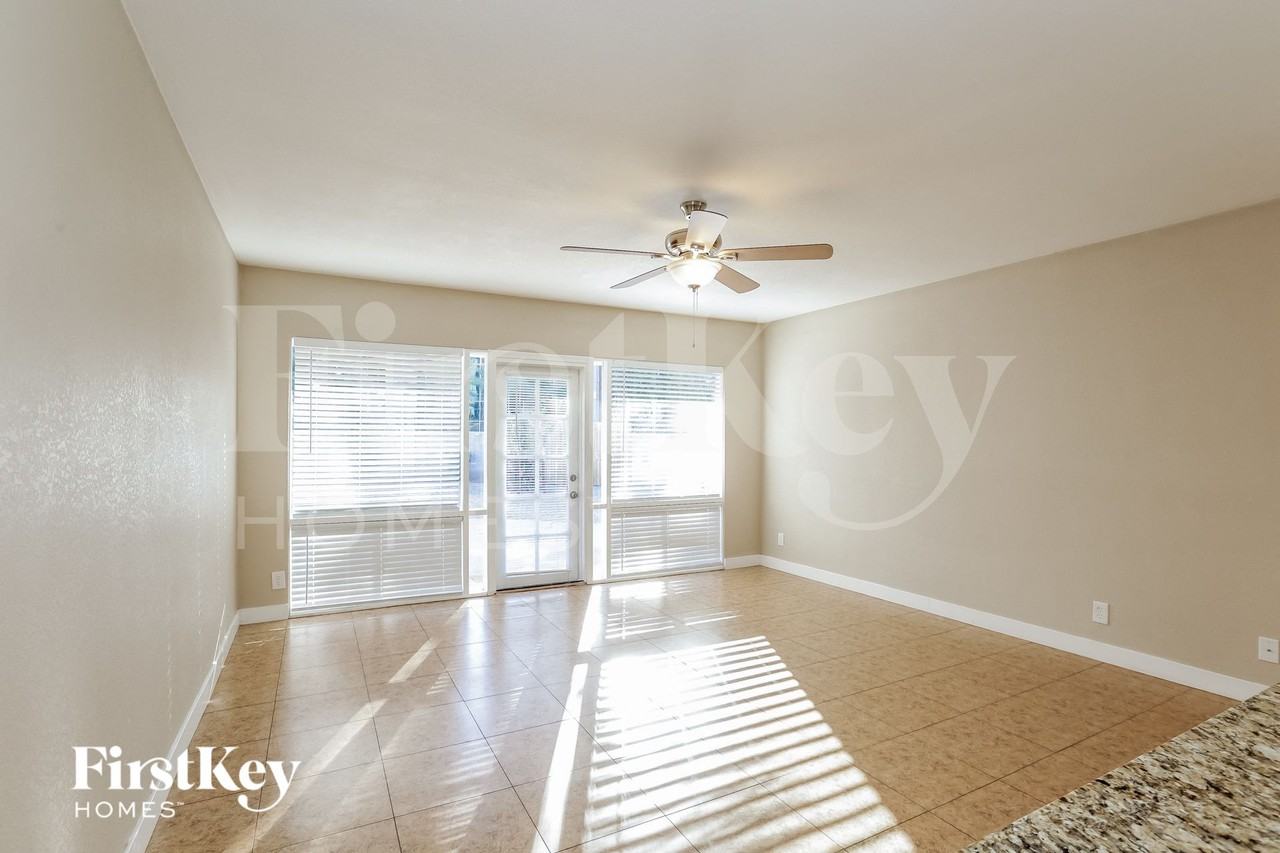 5015 N 20th Ave - Photo 3 of 15