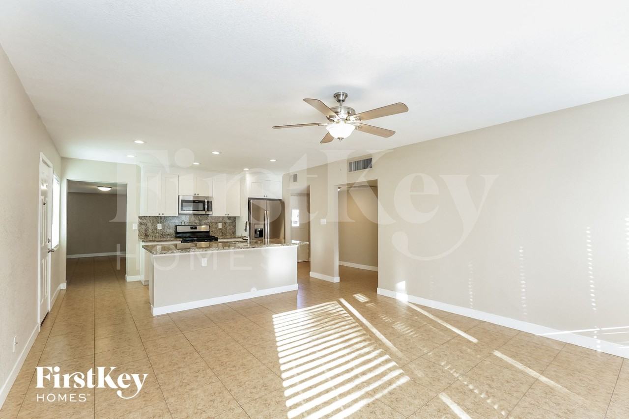 5015 N 20th Ave - Photo 5 of 15