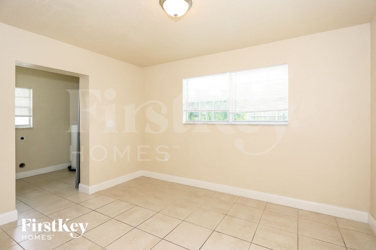 4970 Nwstreet - Photo 4 of 15