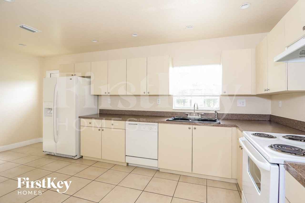 4970 Nwstreet - Photo 6 of 15