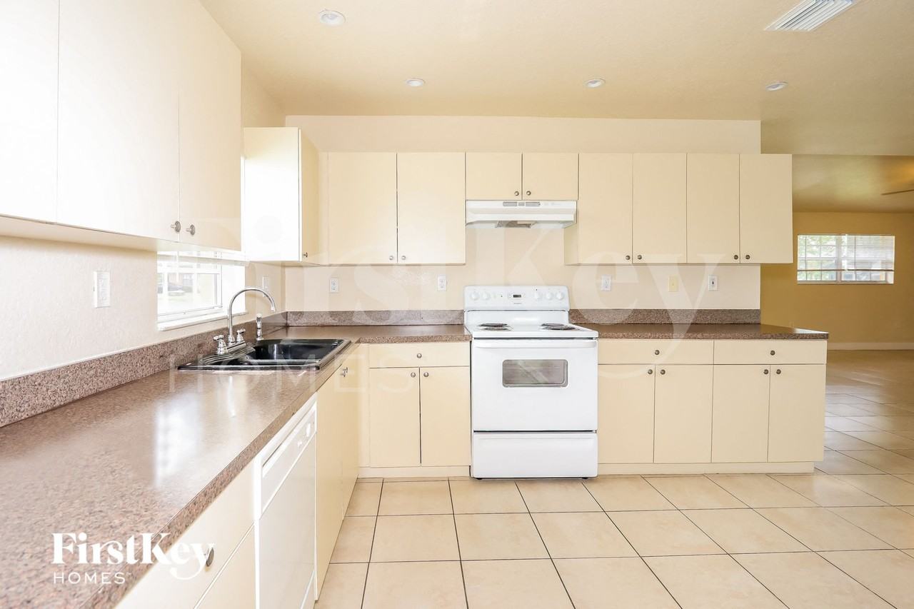 4970 Nwstreet - Photo 7 of 15