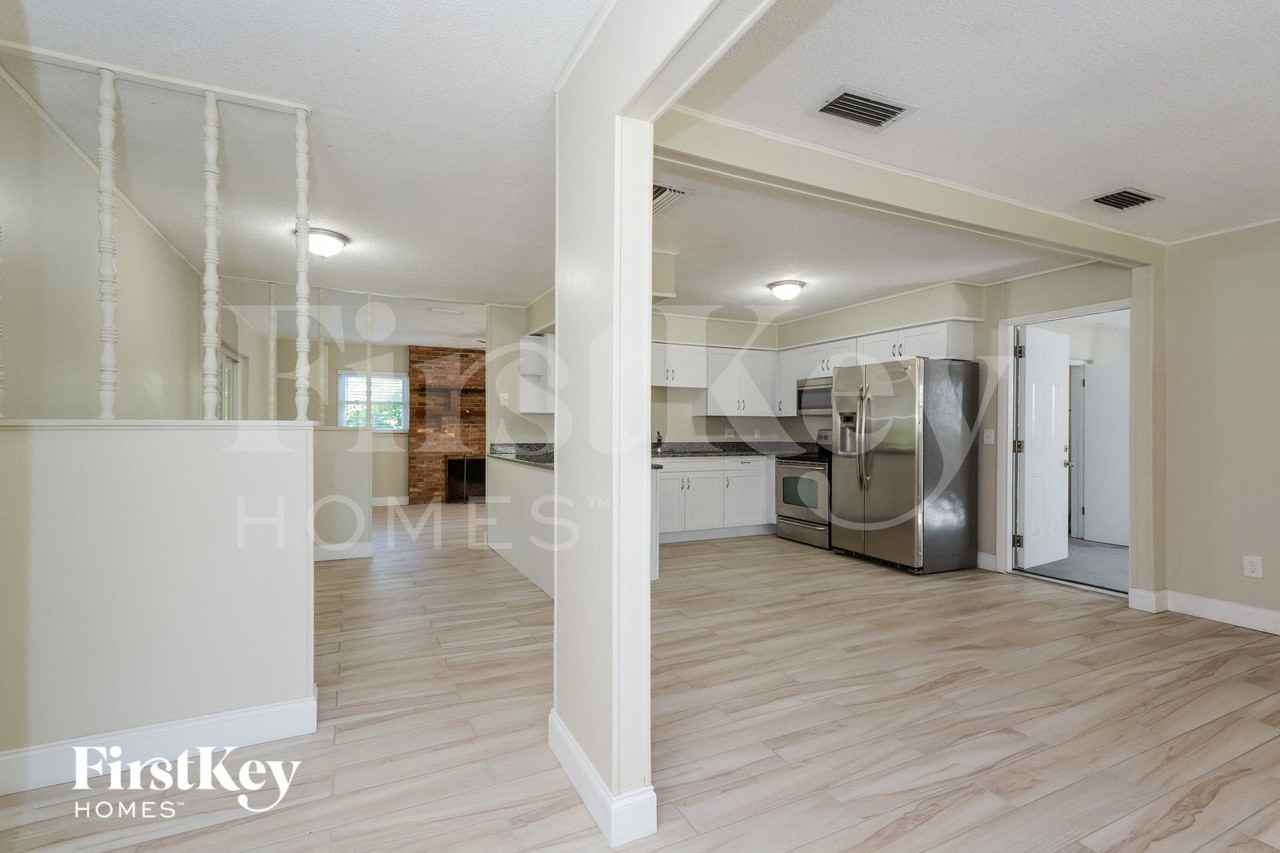 4936 Bobbie Ave - Photo 2 of 15