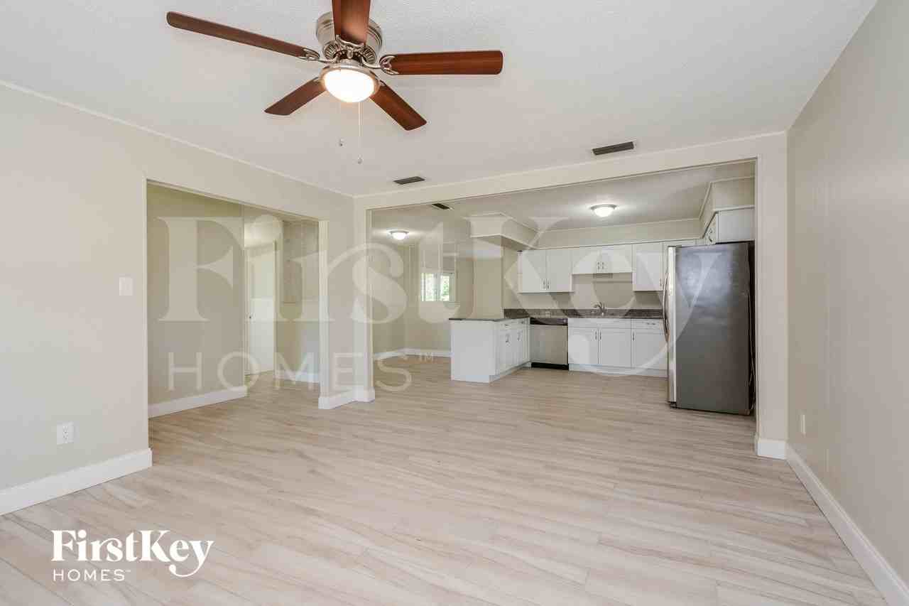 4936 Bobbie Ave - Photo 3 of 15