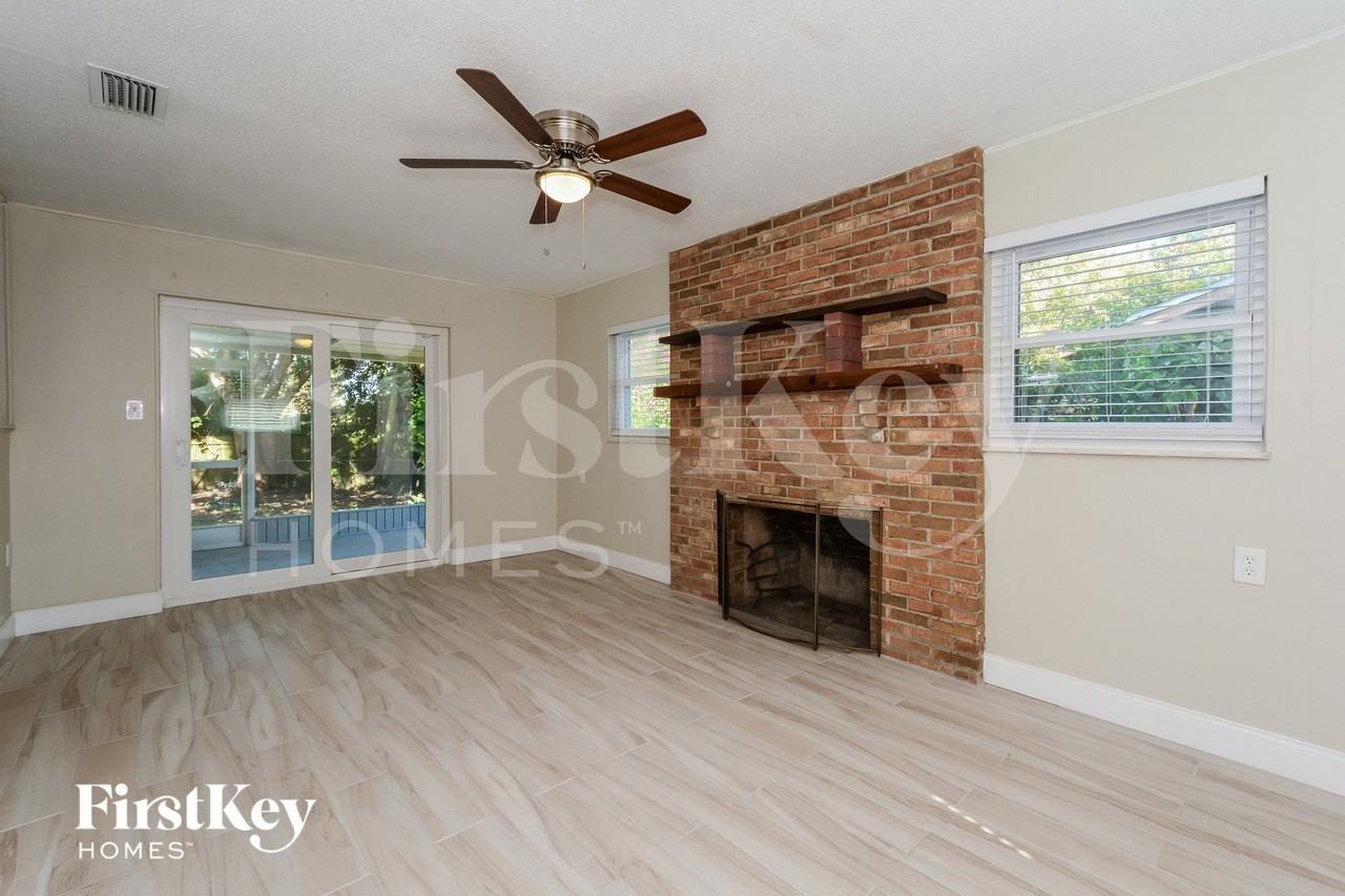 4936 Bobbie Ave - Photo 4 of 15