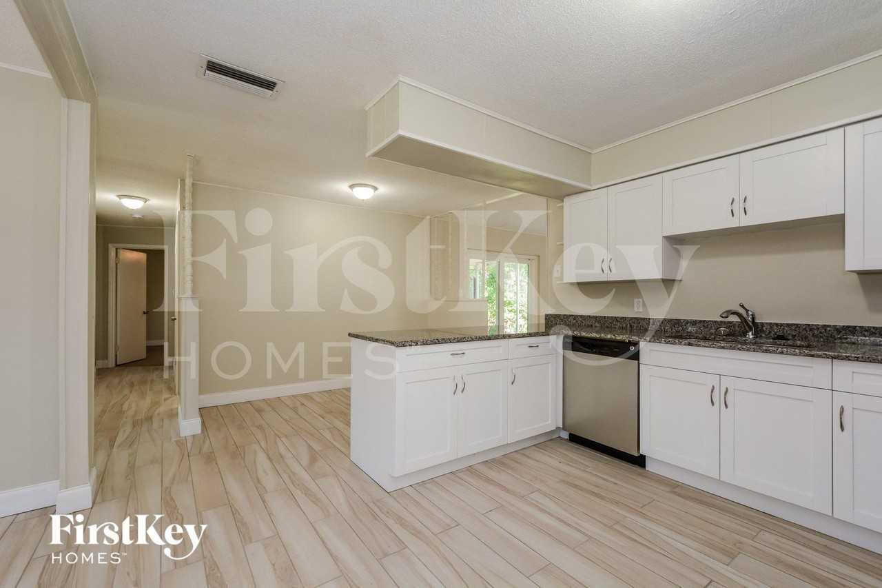 4936 Bobbie Ave - Photo 5 of 15