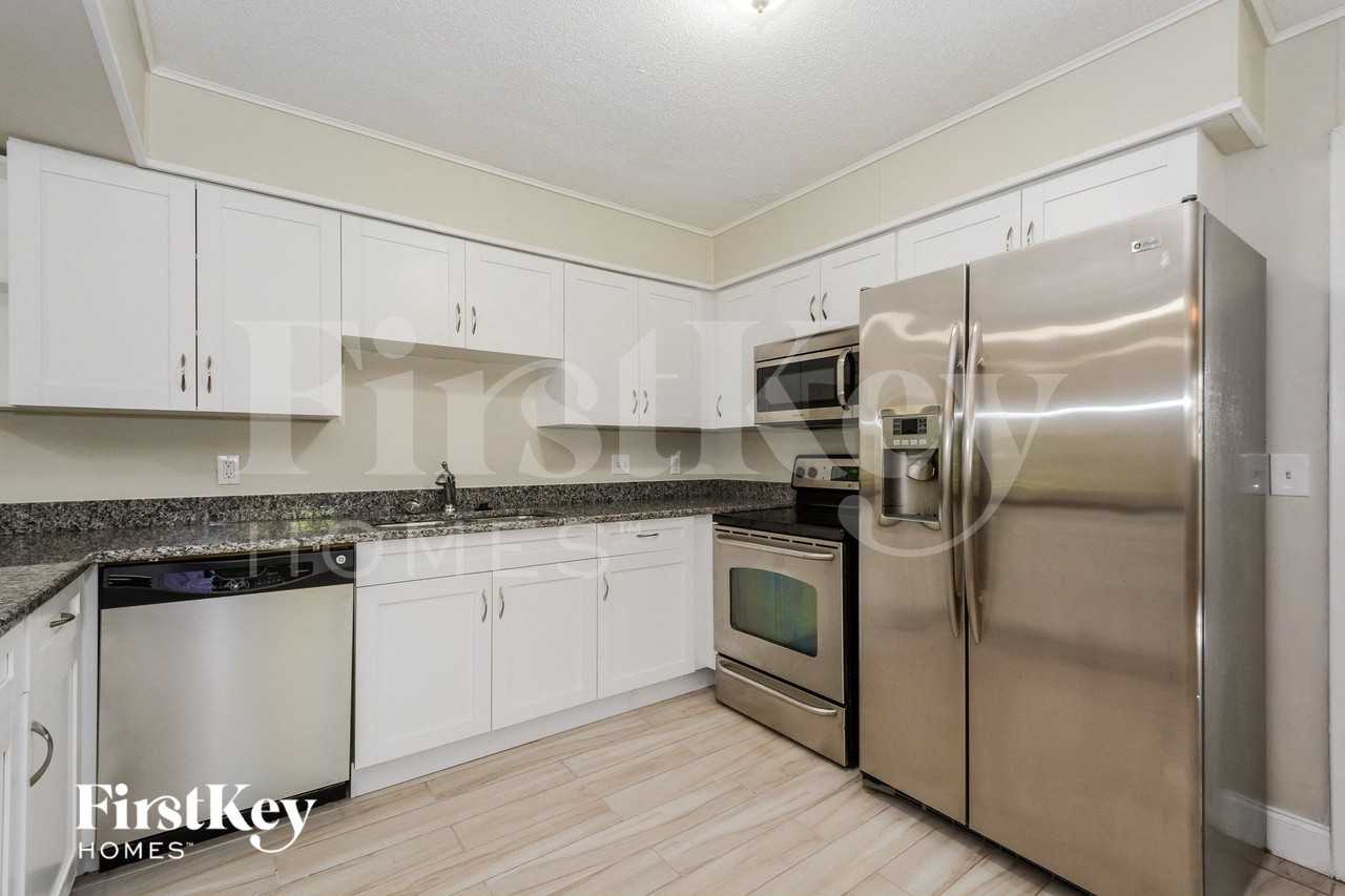 4936 Bobbie Ave - Photo 6 of 15