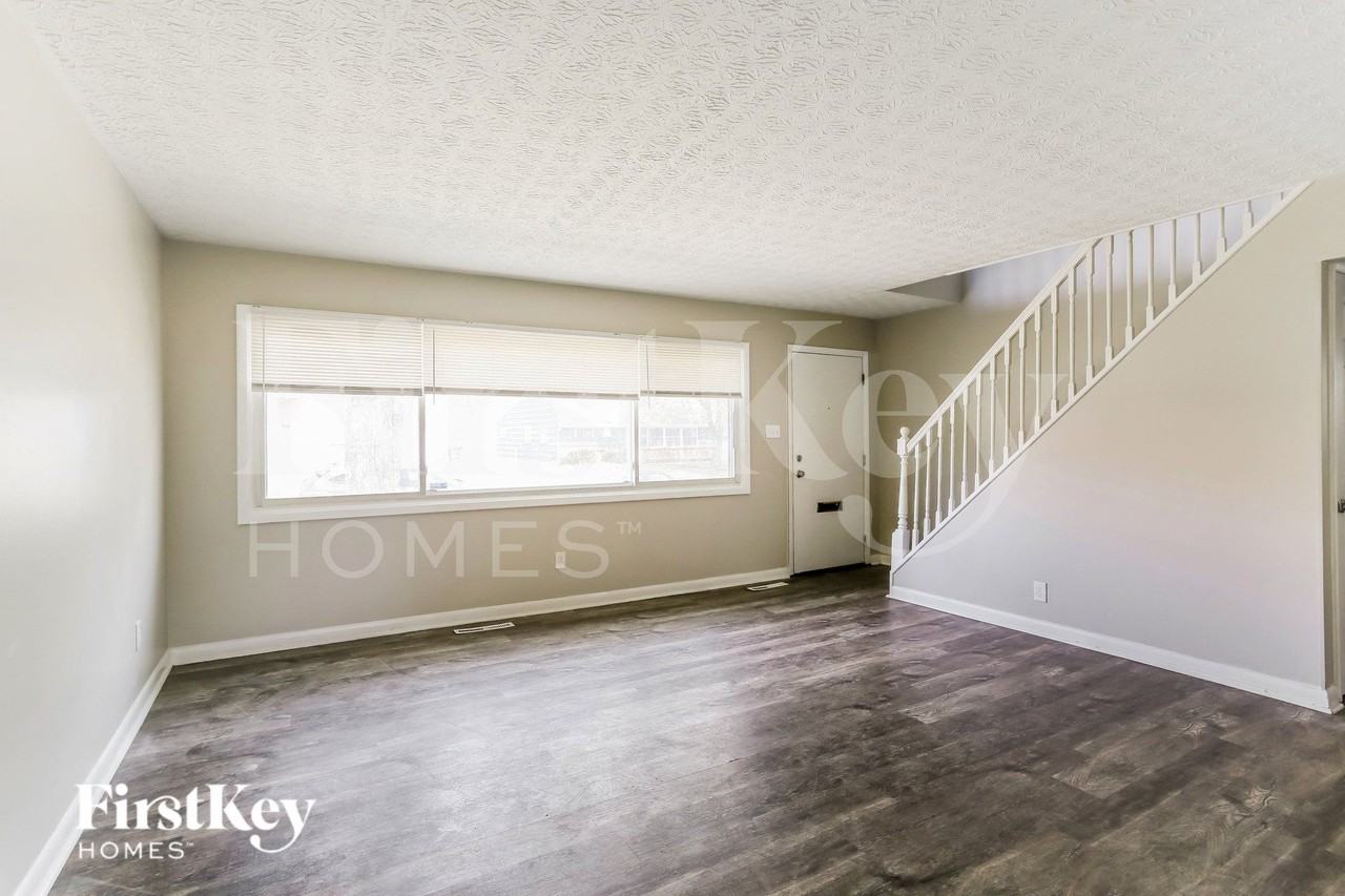 4877 Folger Dr - Photo 3 of 16