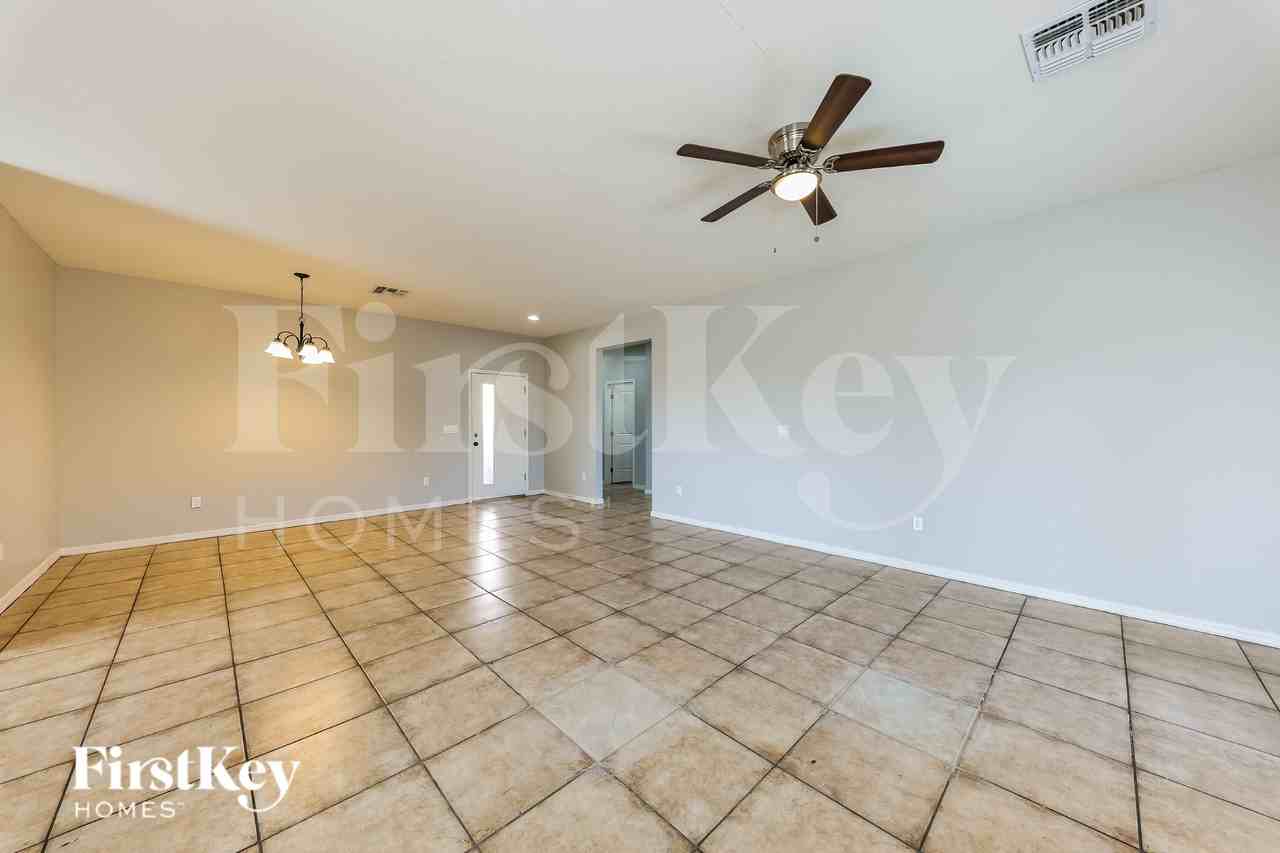 4841 S 21st St - Photo 2 of 16