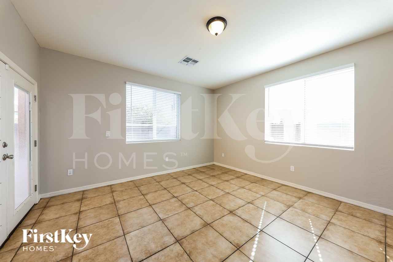 4841 S 21st St - Photo 3 of 16