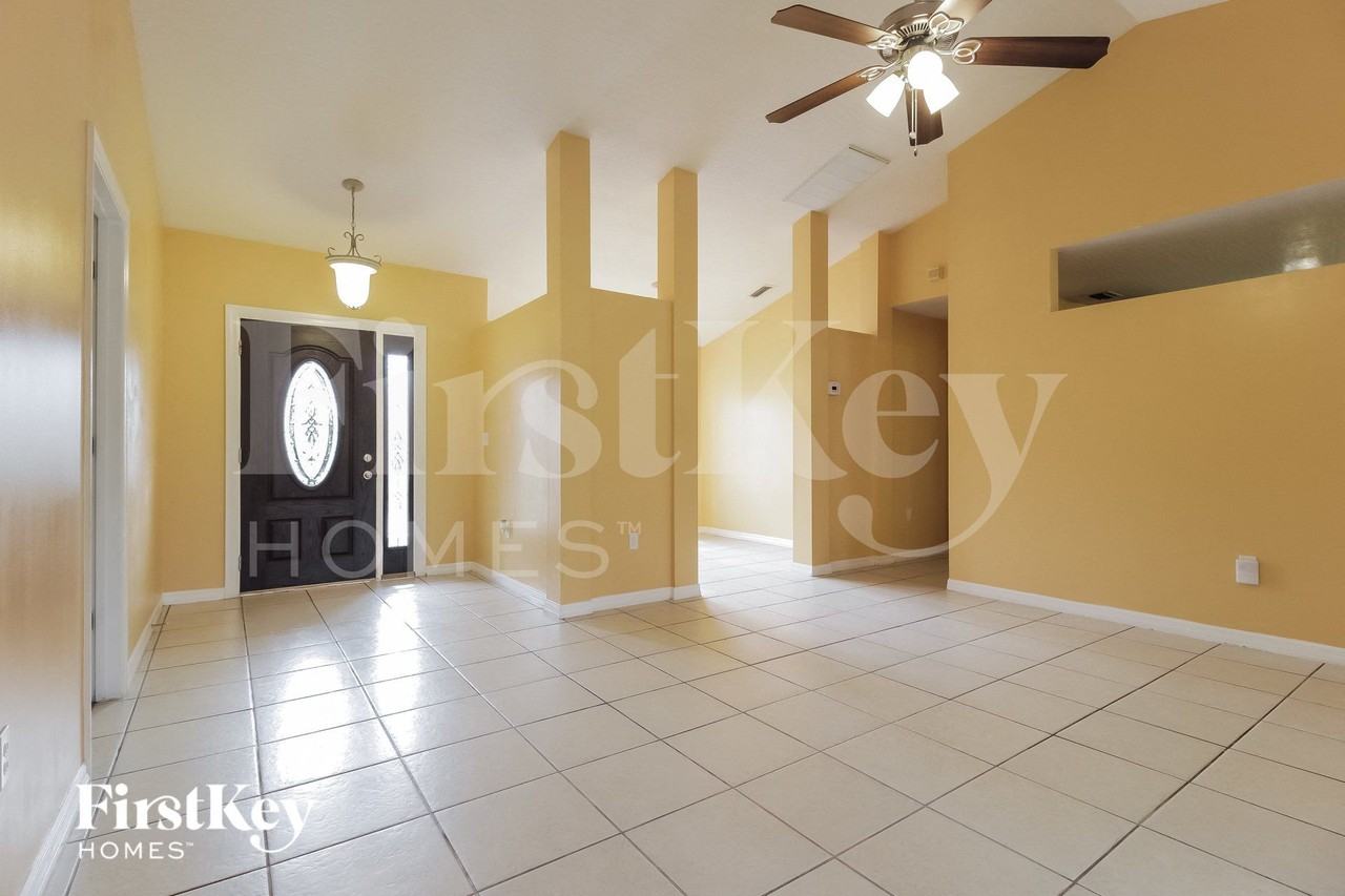 471 Firestone St Ne - Photo 4 of 15