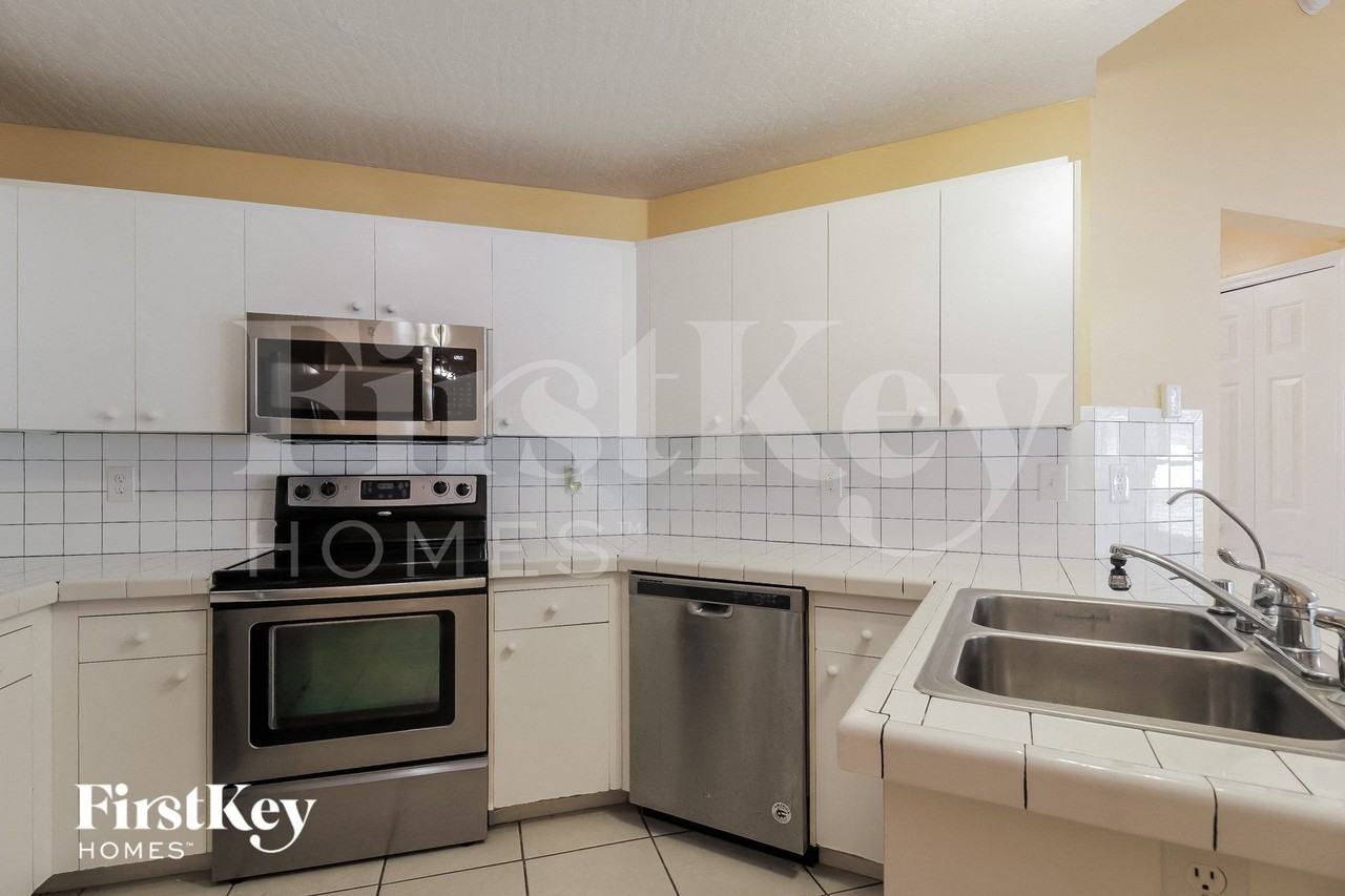 471 Firestone St Ne - Photo 7 of 15