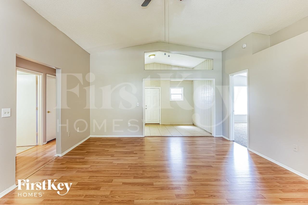 468 Emerald Cove Loop - Photo 2 of 15