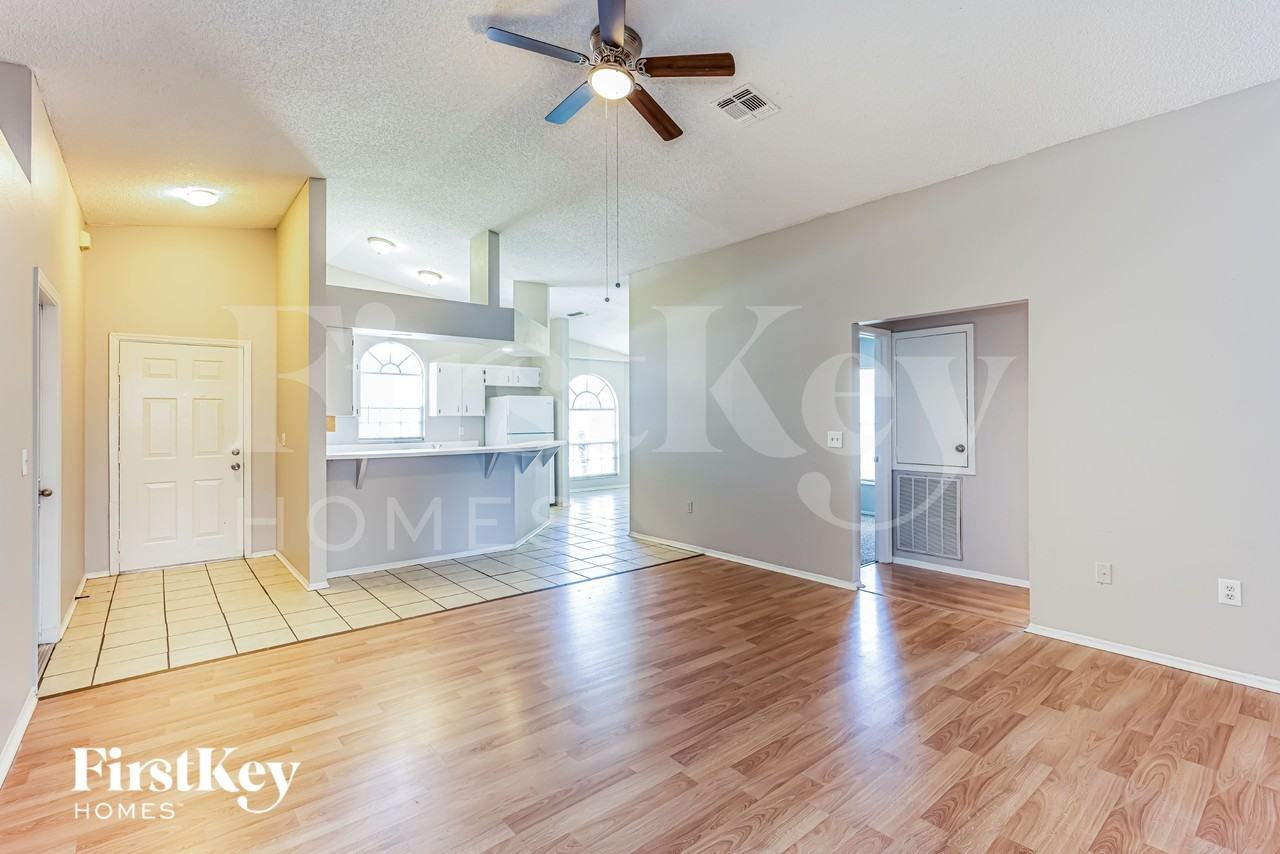 468 Emerald Cove Loop - Photo 3 of 15