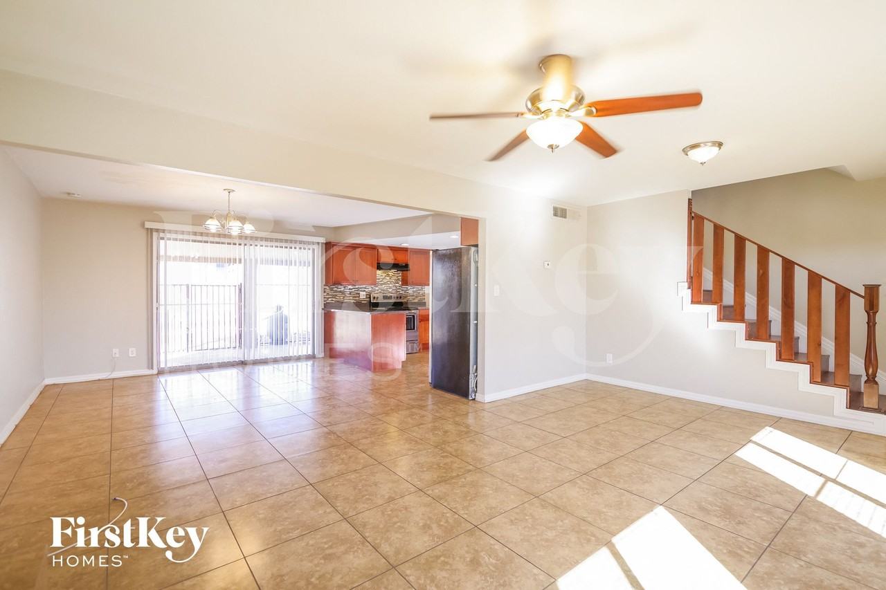 4538 W Rovey Ave - Photo 3 of 15