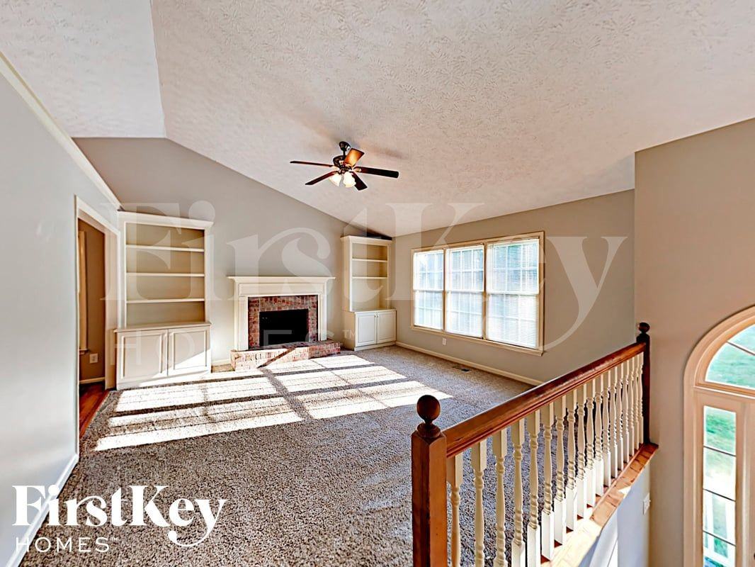 452 Maplewood Ln - Photo 3 of 17