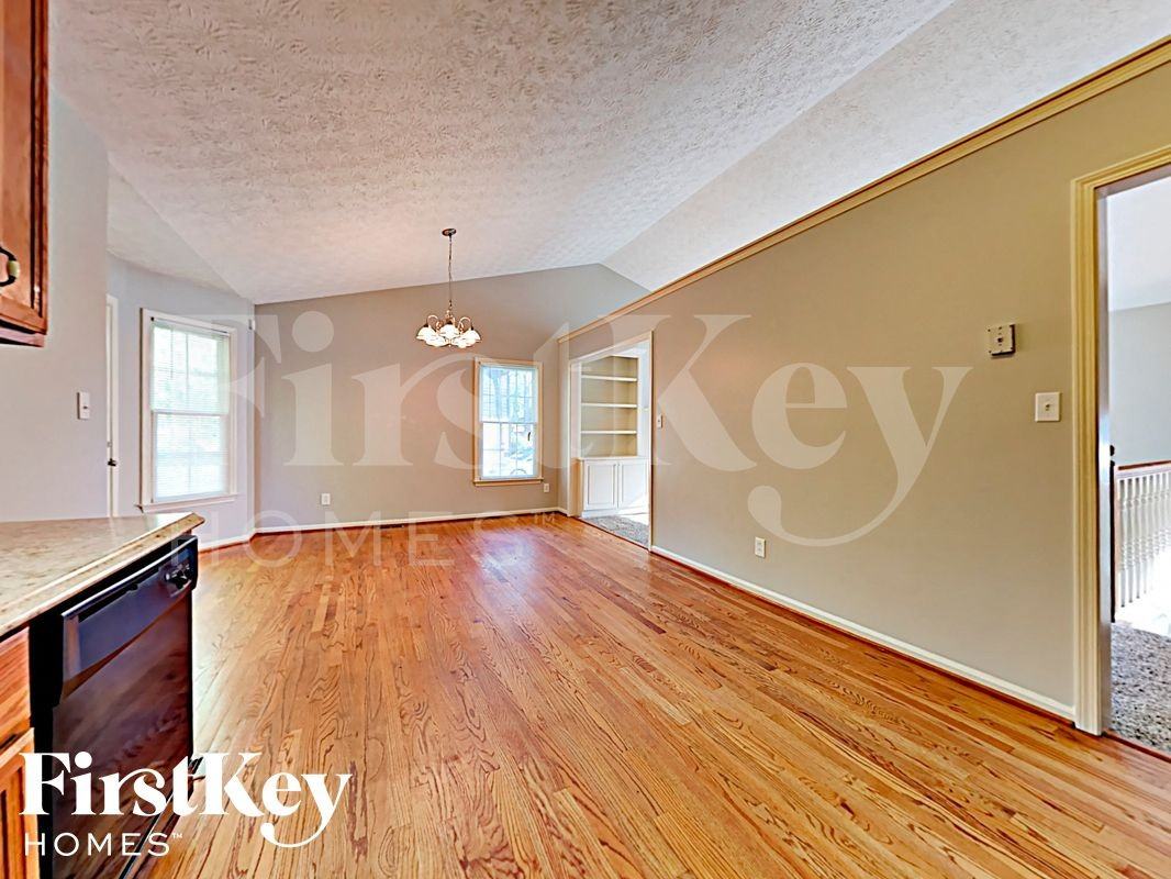 452 Maplewood Ln - Photo 6 of 17