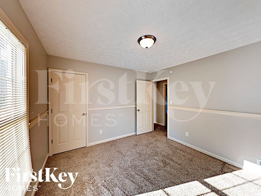 452 Maplewood Ln - Photo 7 of 17