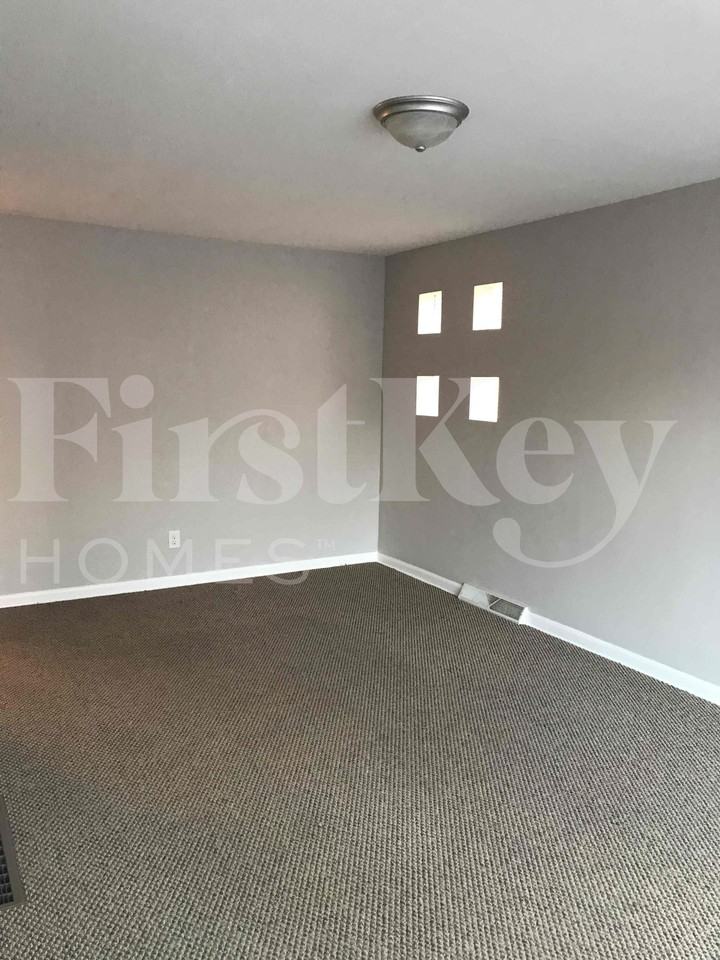 448 Hirsch Avenue - Photo 2 of 27