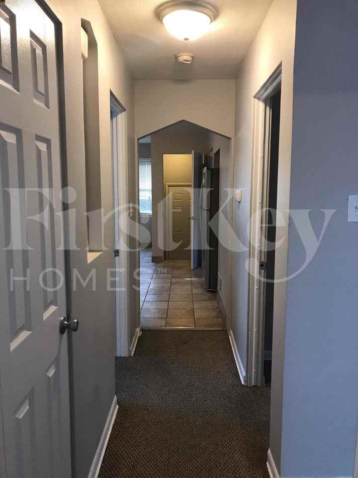 448 Hirsch Avenue - Photo 7 of 27