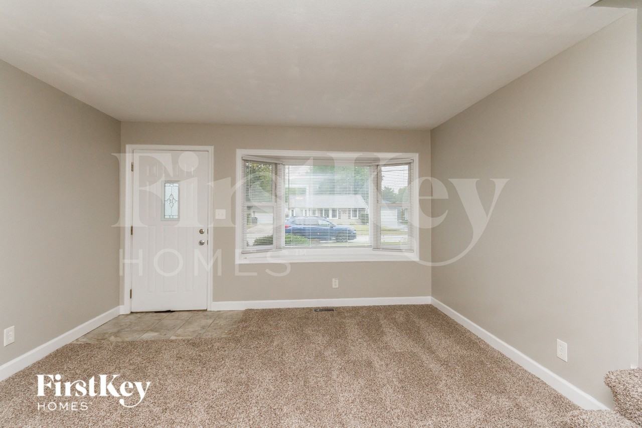 439 W Margaret Ter - Photo 3 of 16