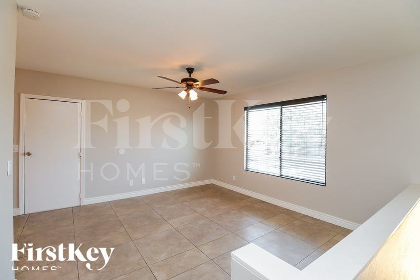 4359 E Lynne Ln - Photo 3 of 16