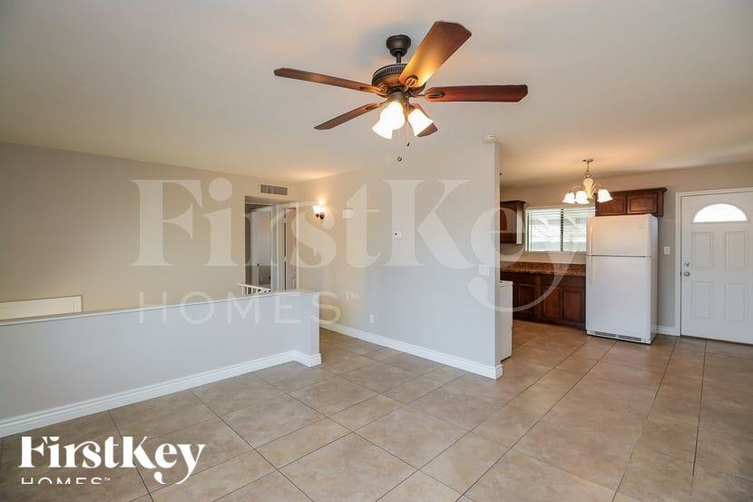 4359 E Lynne Ln - Photo 4 of 16