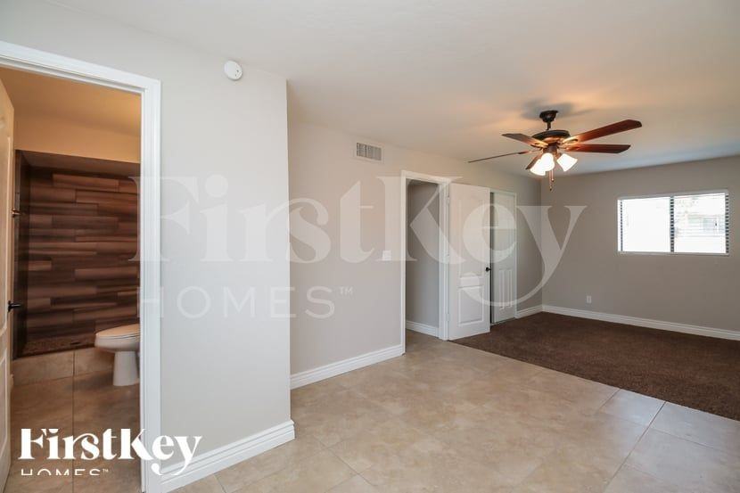 4359 E Lynne Ln - Photo 7 of 16