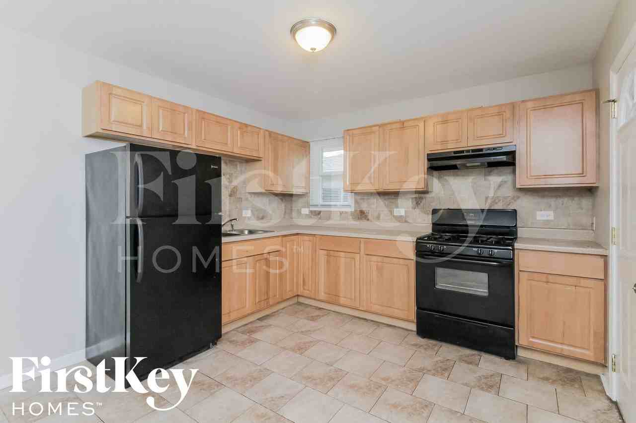 4351 Scott St - Photo 6 of 14