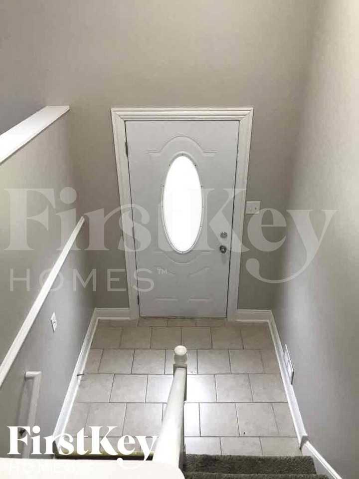 430 E Clark St - Photo 2 of 18