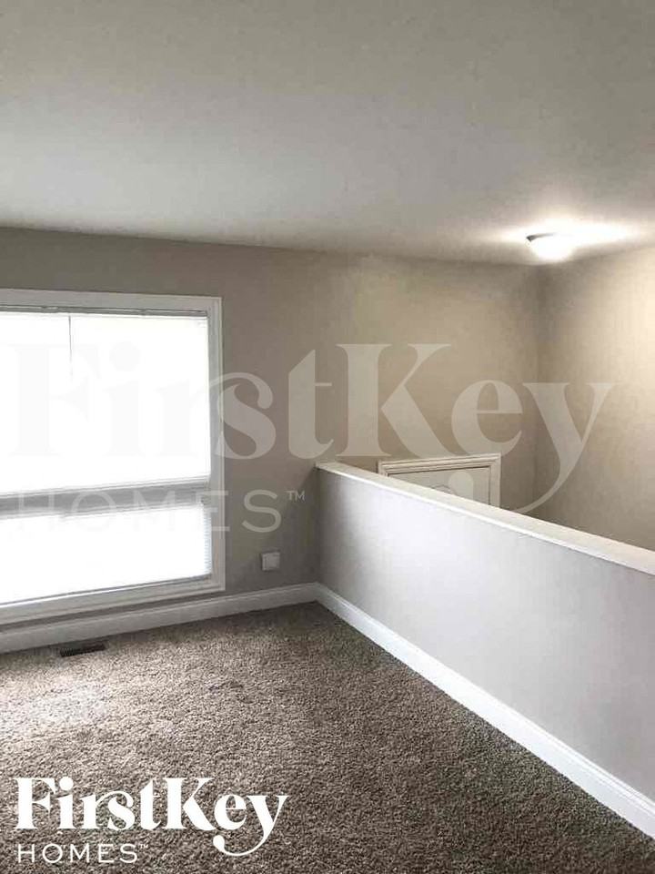 430 E Clark St - Photo 3 of 18