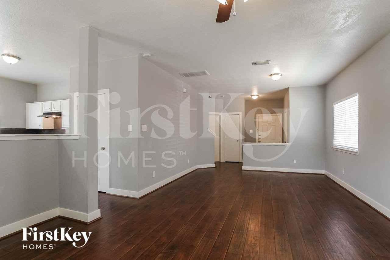 419 Laurel Sage Dr - Photo 4 of 15