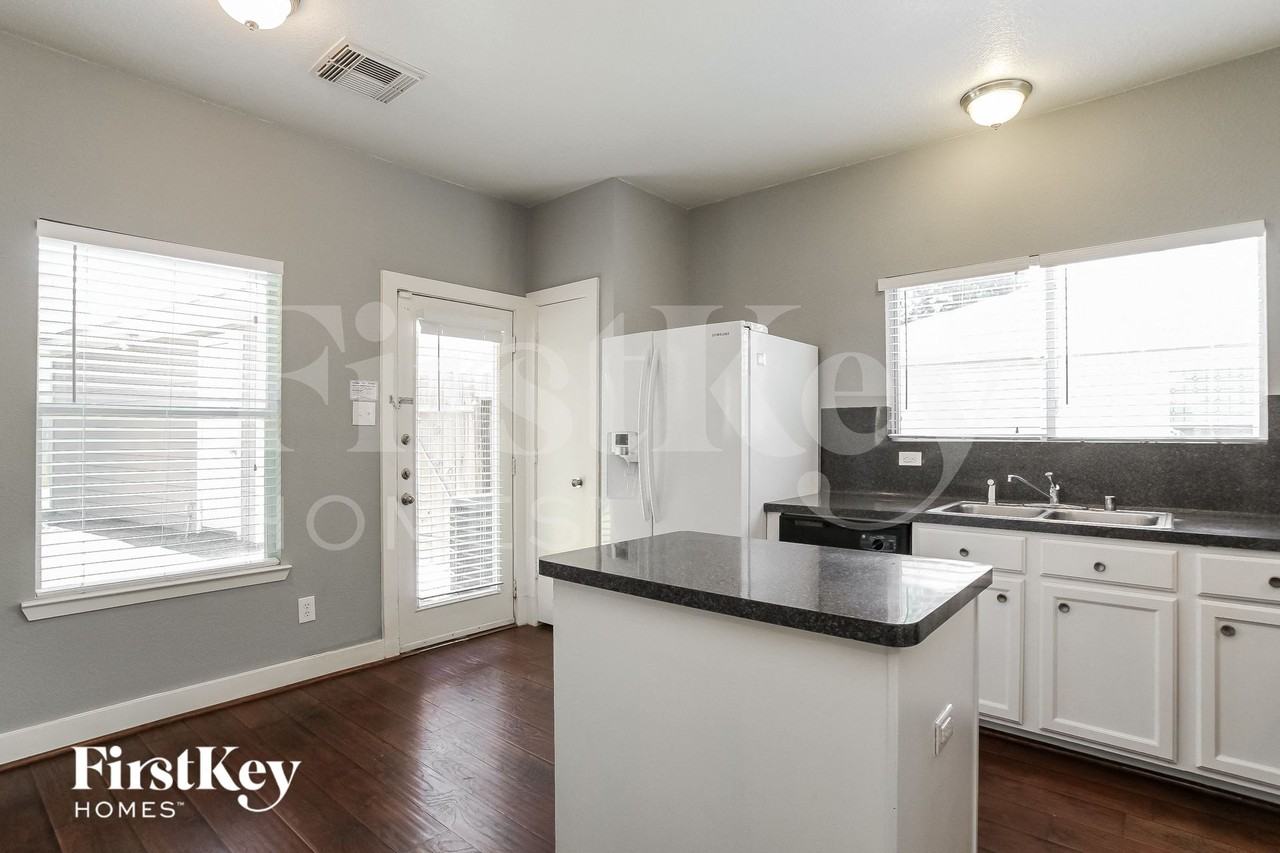 419 Laurel Sage Dr - Photo 5 of 15