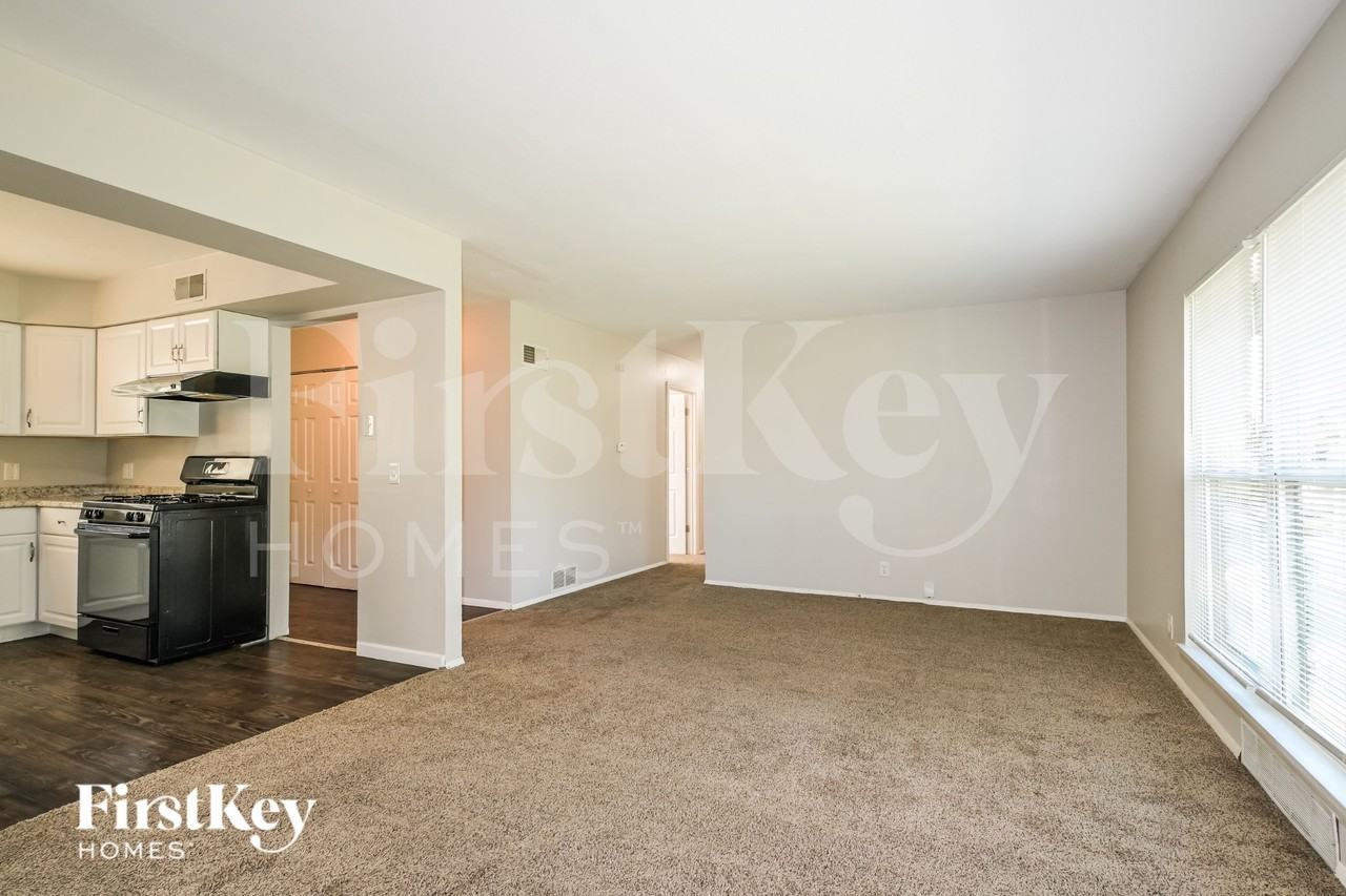 4147 Garvey Dr - Photo 4 of 16